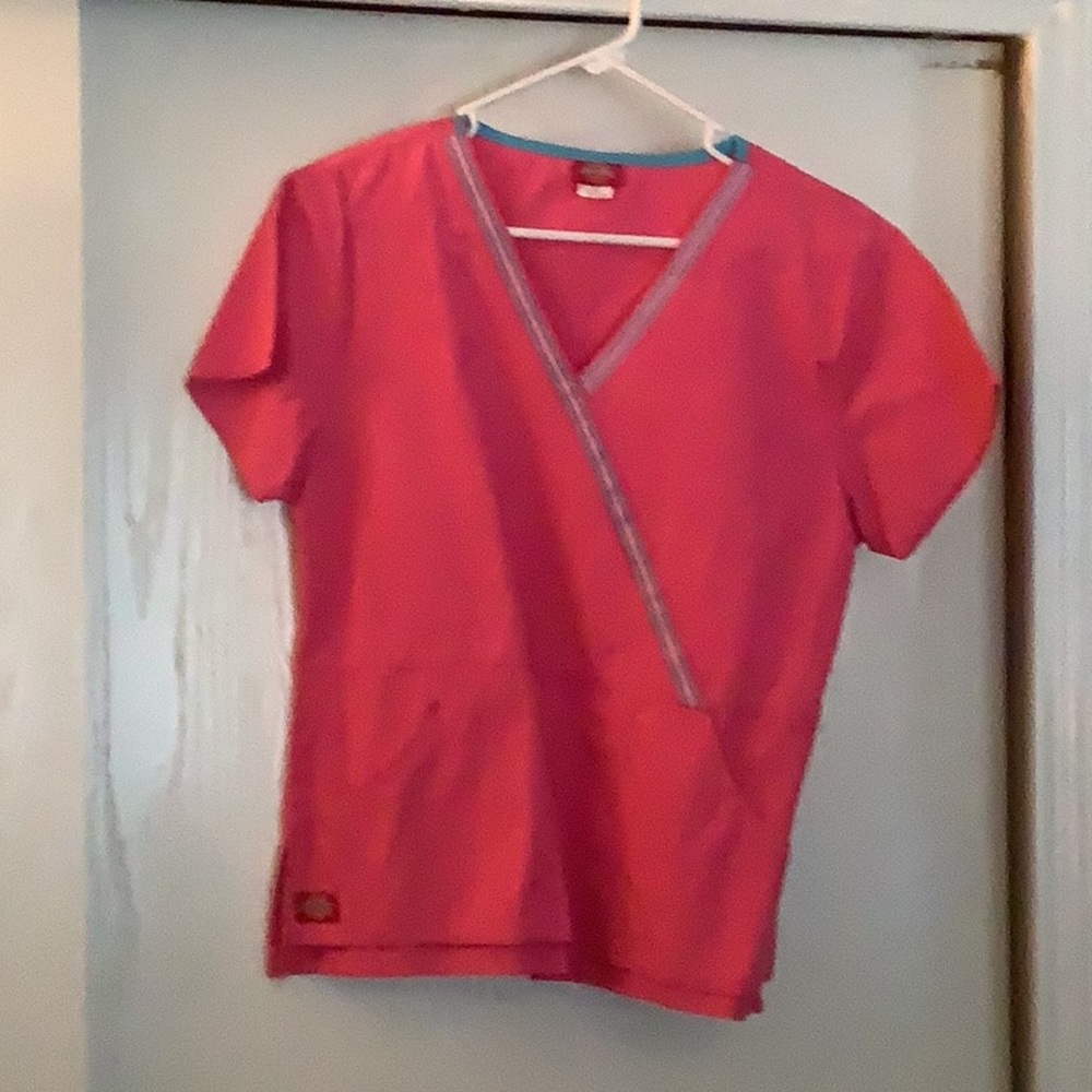 Dickies women’s scrub top